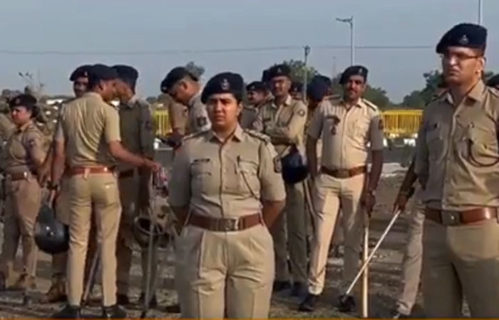 રાજકોટમાં 38 બુટલેગરો પર તવાઈ, સરકારે બુલડોઝર ફેરવી 50થી વધુ દબાણો દૂર કર્યા 2 - image