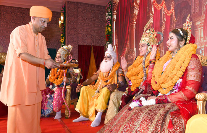 VIDEO: 'સપાએ રામભક્તો પર ગોળીઓ ચલાવી, અમે દીપ પ્રગટાવ્યા', દીપોત્સવમાં બોલ્યા CM યોગી 1 - image