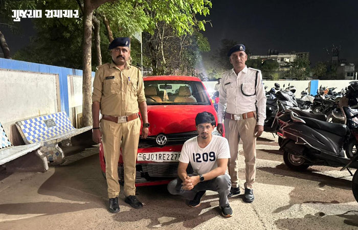 VIDEO: અમદાવાદના પકવાન બ્રિજ પર ગમખ્વાર અકસ્માત, ટક્કર બાદ બાઈક કારના બોનેટમાં ઘૂસી ગઈ, એક ઈજાગ્રસ્ત 2 - image
