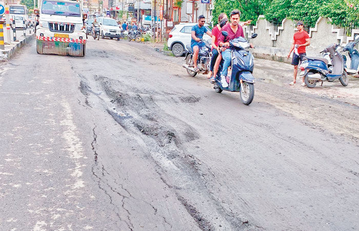 rs 4800 crore toll revenues but Gujarat’s citizens battle broken roads