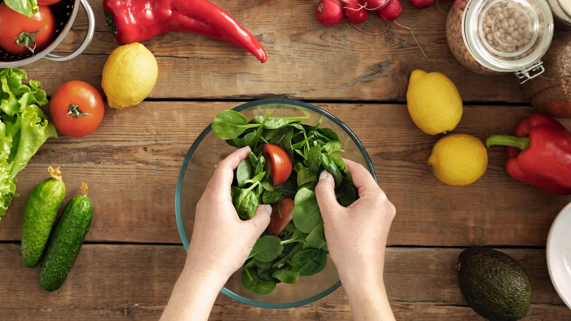 Bowl of spinach kale and broccoli may boost heart health in elderly women