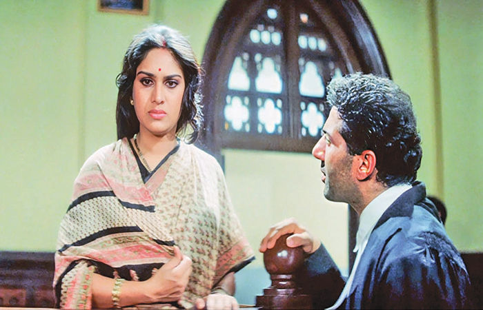 કોર્ટ કચેરી વાસ્તવમાં કોઇને ન ગમે પણ ફિલ્મોમાં બધાને તેનો ડ્રામા ગમે 1 - image