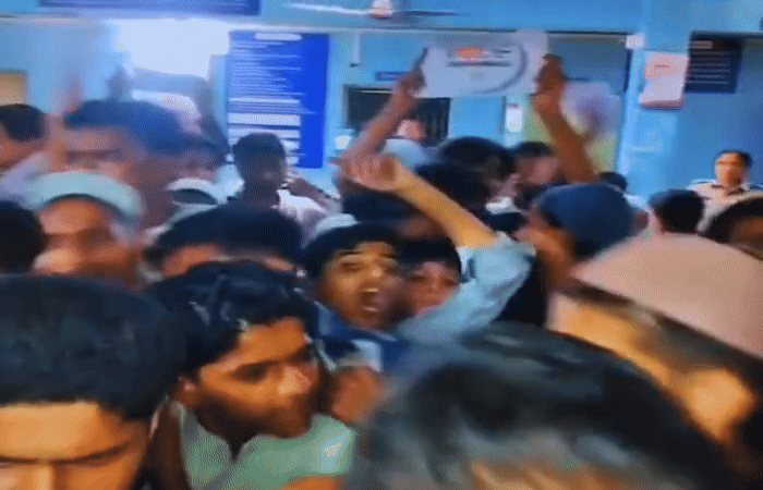 ગોધરા પોલીસ ચોકીમાં તોડફોડનો કેસ: 30ની ધરપકડ, આરોપીને સ્થળ પર લઈ જઈ રિકન્સ્ટ્રક્શન કરાયું 3 - image