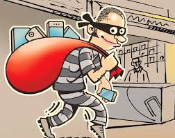 સગાને લેવા જવાનું કહી કારીગર ૧૩ લાખના દાગીના લઇ ગયો 1 - image