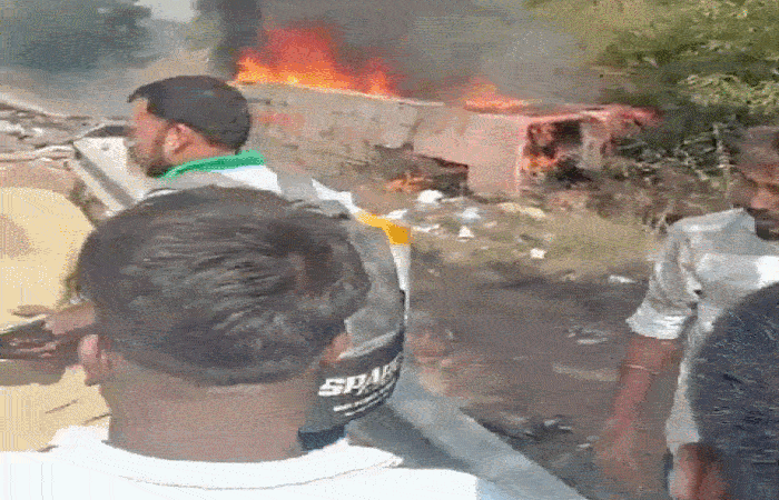 VIDEO: સુરતના બારડોલી પાસે બે બસ વચ્ચે ભીષણ ટક્કર, 7ના કરૂણ મોત, એક બસ આગનો ગોળો બની 1 - image