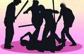 ધાક જમાવવા લાકડીના ફટકા મારતા યુવક લોહી લુહાણ 1 - image