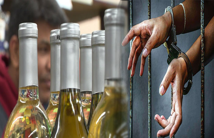 વડોદરામાં વિદેશી દારૂ-બિયરનો જથ્થો વેચતા બે ઝડપાયા, બે વોન્ટેડ | Two caught  selling foreign liquor beer in Vadodara two wanted - Gujarat Samachar