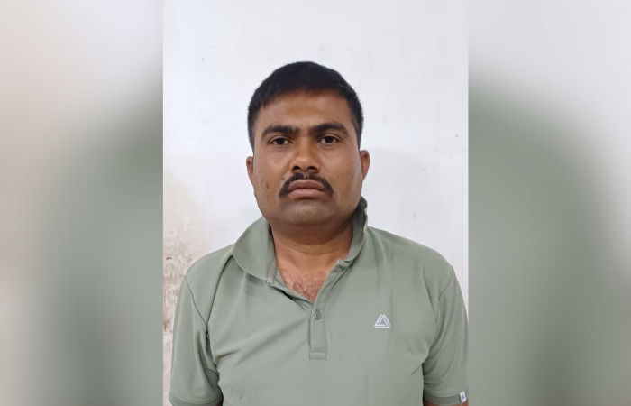 Ahmedabad Crime Branch arrests fake police officer for duping job aspirant of over ₹1 lakh