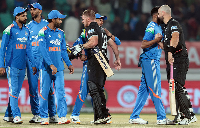 ખરાબ ફિલ્ડિંગ, બોલર્સનું આત્મસમર્પણ... રાજકોટ ODIમાં ટીમ ઈન્ડિયાની હારના કારણો 1 - image