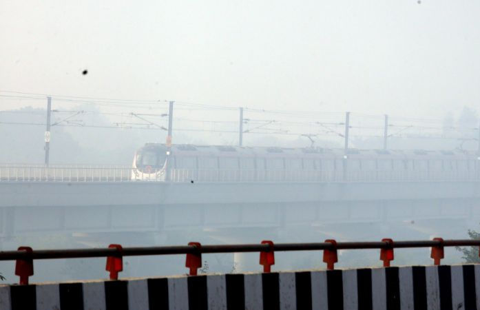 વાયુ પ્રદૂષણે દિલ્હીની દશા બગાડી, AQI 400 પાર, 50% કર્મચારીઓને વર્ક ફ્રોમ હોમની સલાહ 1 - image