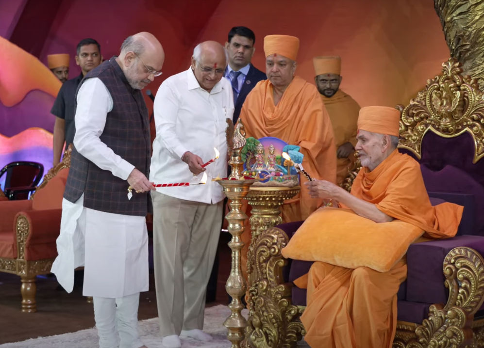 BAPS સુવર્ણ કાર્યકર મહોત્સવ LIVE: મહંત સ્વામી મહારાજનું આગમન, દેશ-વિદેશના 1 લાખ હરિભક્તો ઉમટ્યા 3 - image