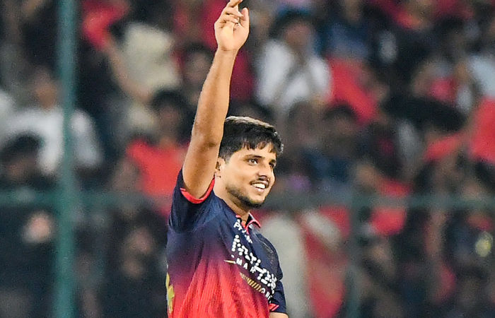 RCBની જીત બાદ વિવાદ: પ્લેયર ઓફ ધ મેચ મુદ્દે આકાશ ચોપડાએ કહ્યું- યુવા ખેલાડી સાથે થયો અન્યાય 2 - image