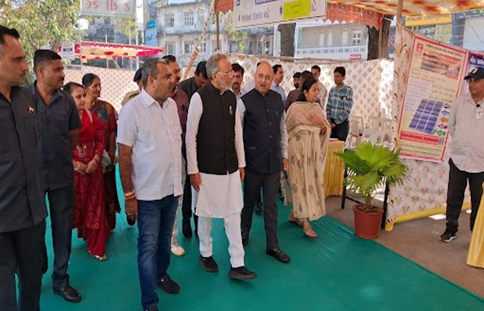 જામનગર મહાનગર પાલિકા દ્વારા ટાઉનહોલમાં બે દિવસીય સેવાસેતુ કાર્યક્રમનો આજથી થયો પ્રારંભ 2 - image