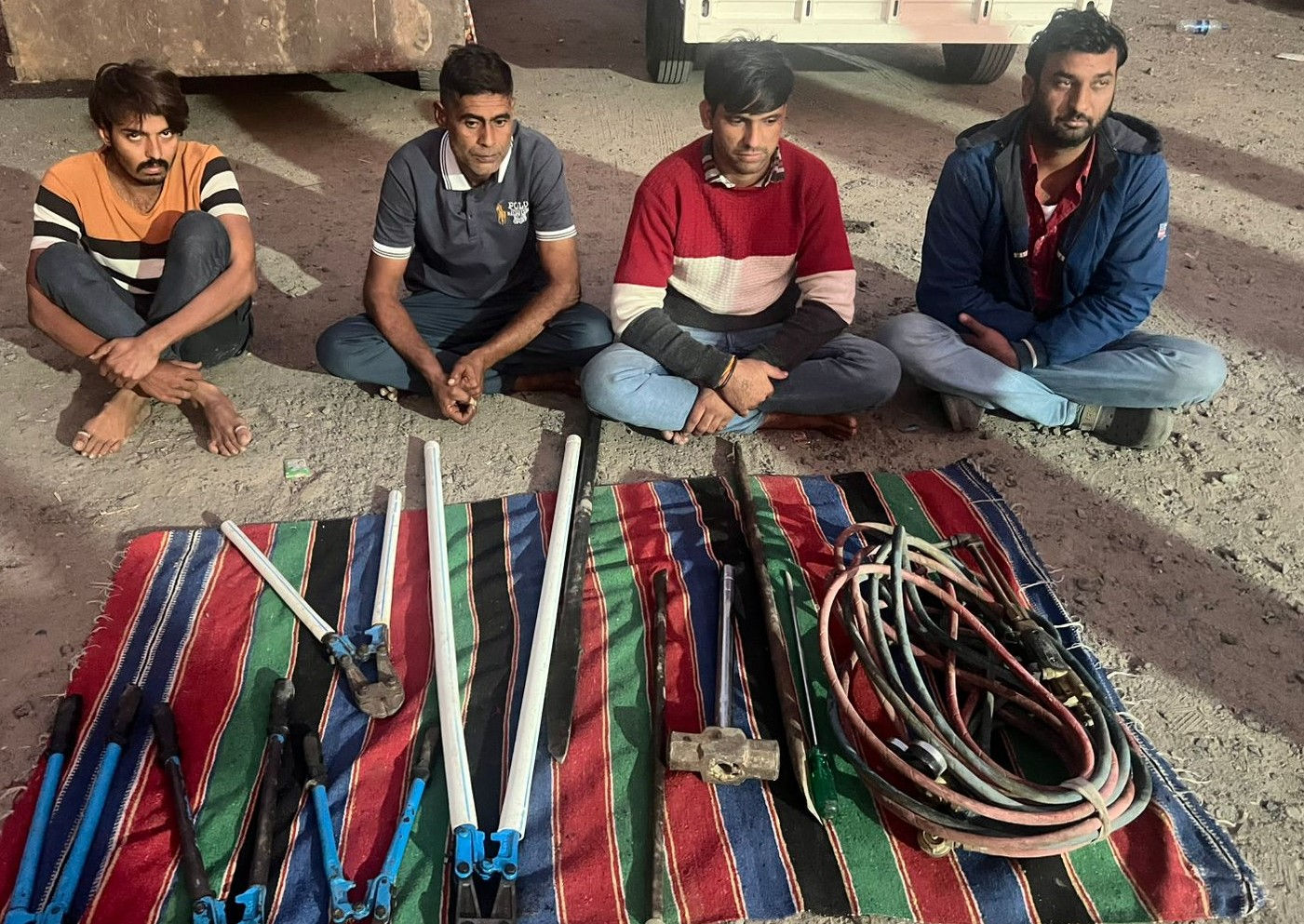 Inter-state gang stealing UGVCL aluminium wires busted in Ahmedabad rural