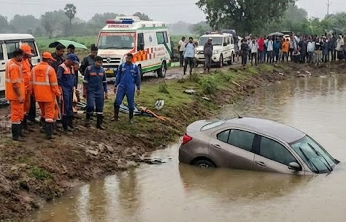 જૂનાગઢના ચાંદ્રાવાડી નજીક ગમખ્વાર અકસ્માત: કાર પલટી ખાઇને તળાવમાં ખાબકતાં બે યુવકોના મોત, ત્રણને ઈજા 1 - image