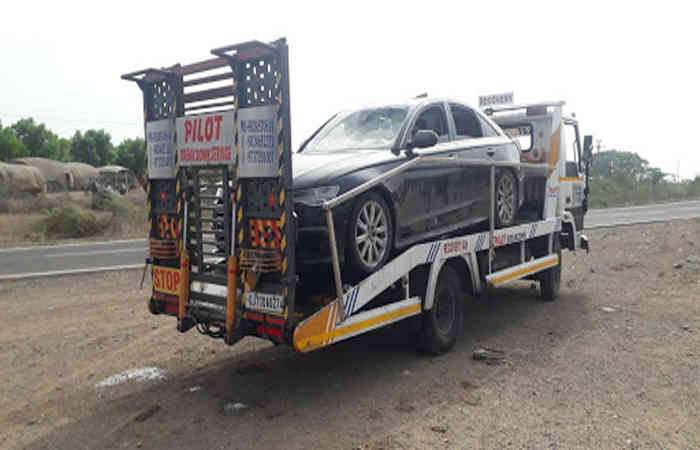 જામનગરના વિજરખી ડેમમાં કાર ખાબકતા પાણીમાં ગરકાવ: કારમાં બેઠેલી બે વ્યક્તિનો ચમત્કારિક બચાવ 2 - image