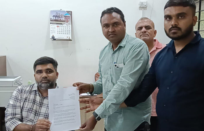 પાદરાના ઉંમરાયા ખાતે ભૂગર્ભ જળ ઝેરી બન્યું ! ખેડૂતની જીપીસીબી સમક્ષ રજૂઆત 2 - image