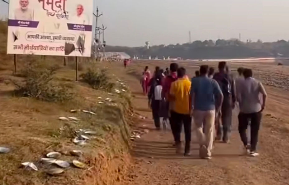 નાસ્તાની ડીસો અને ચા ના કપ ફેંકી દેવાતાં નર્મદા પરિક્રમામાં અનેક સ્થળે ગંદકી 1 - image