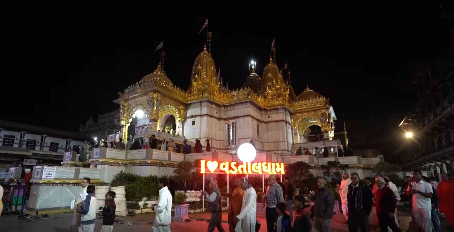 વડતાલ ધામમાં મકરસંક્રાંતિ પર 310 ગાયોનું વિશેષ પૂજન, લાડુ, સુખડી, લીલો ચારો ખવડાવામાં આવ્યો 3 - image