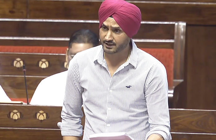 પંજાબ સરકારે Z+ હરભજનની સિક્યુરિટી હટાવતા ગૃહ મંત્રાલયે આપી CRPF સુરક્ષા, અન્ય સાંસદોને પણ કેન્દ્રનું કવચ