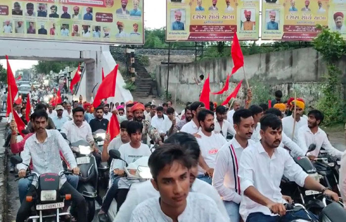 સુરેન્દ્રનગરમાં ક્ષત્રિય સમાજ દ્વારા દશેરાએ શોર્ય યાત્રા અને શસ્ત્ર પૂજન કર્યું 1 - image