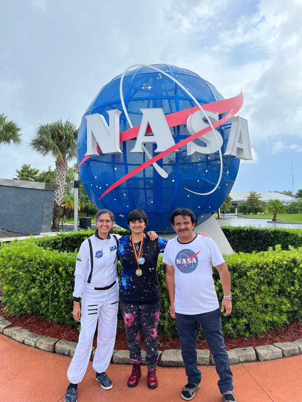 આણંદની દિકરીએ અંતરિક્ષમાં મચાવી ધૂમ: 6 નવી આકાશગંગા શોધી ભારતીય નામ આપ્યા, NASAમાં મેળવ્યું સ્થાન 2 - image