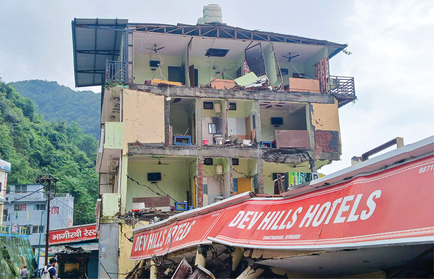 PHOTO : ઉત્તરાખંડમાં ભારે વરસાદથી તબાહી, 17 લોકોના મોત, 16 ગુમ, ઘણા વિસ્તારોમાં ભારે નુકસાન 2 - image