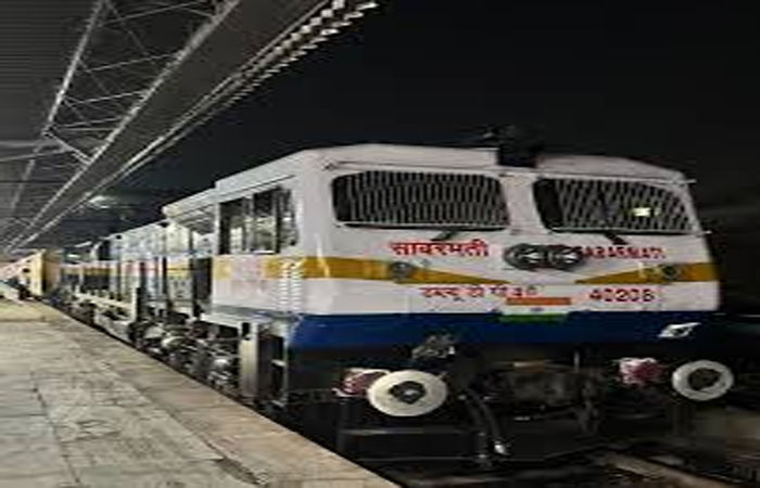 આજથી 5 દિવસ માટે ઓખા અને સાબરમતી ટ્રેનમાં એકસ્ટ્રા કોચ જોડાશે 1 - image