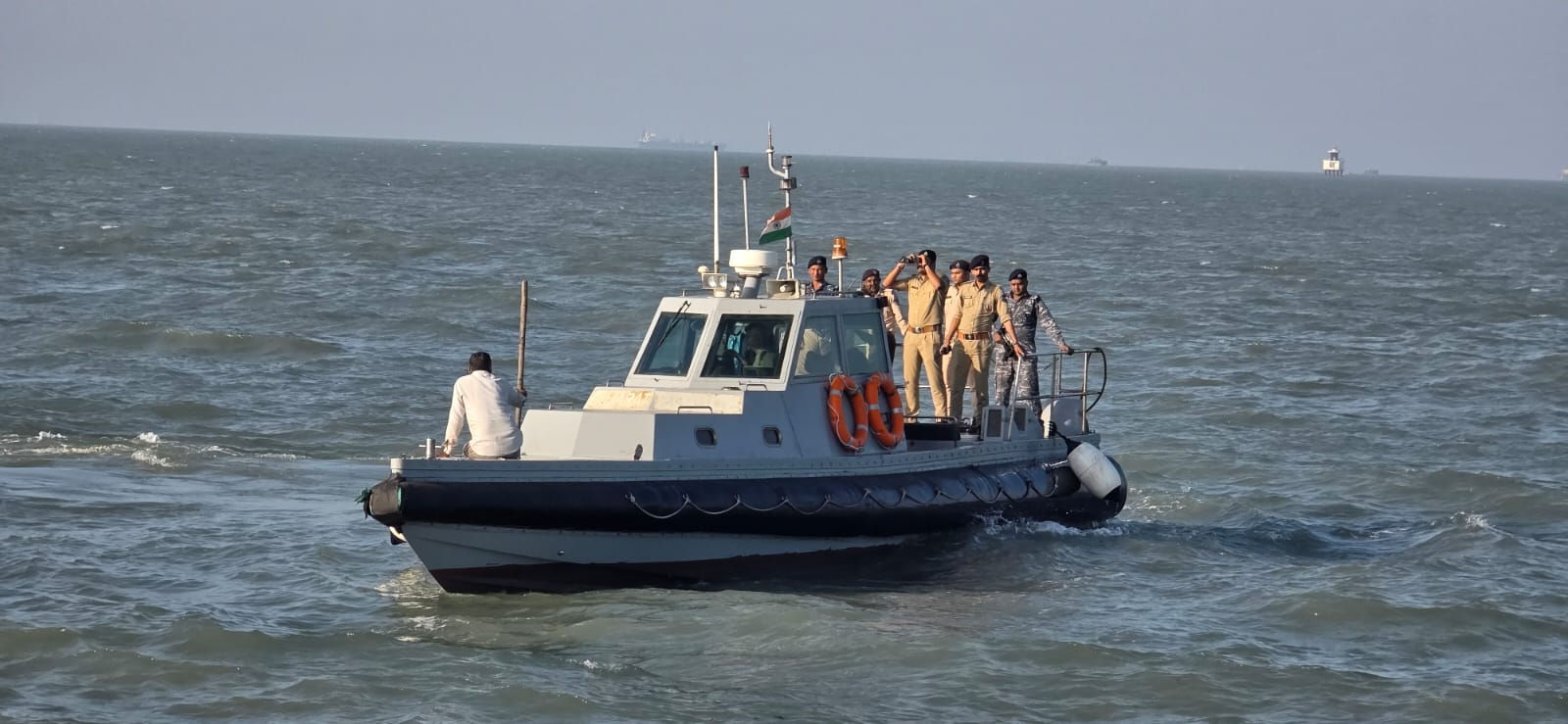 હાલારના દરિયાકિનારા પર આતંકવાદી ગતિવિધિઓને રોકવા માટે 'સાગર સુરક્ષા કવચ' કવાયત, બે દિવસનું સઘન પેટ્રોલિંગ 3 - તસવીર