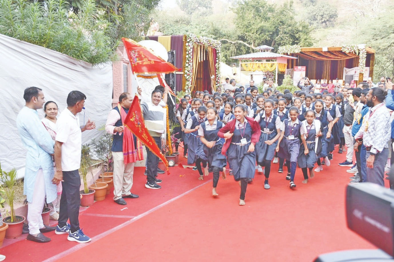 51 શક્તિપીઠ પરિક્રમા મહોત્સવ નિર્વિઘ્ને સંપન્ન, ત્રણ દિવસમાં 3 લાખથી વધુ ભક્તોએ પરિક્રમાનો લીધો લાભ 5 - image