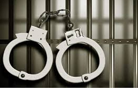 સુરેન્દ્રનગરમાં છરીની અણીએ લૂંટ ચલાવનાર સગીર સહિત બે શખ્સો ઝડપાયા 1 - image