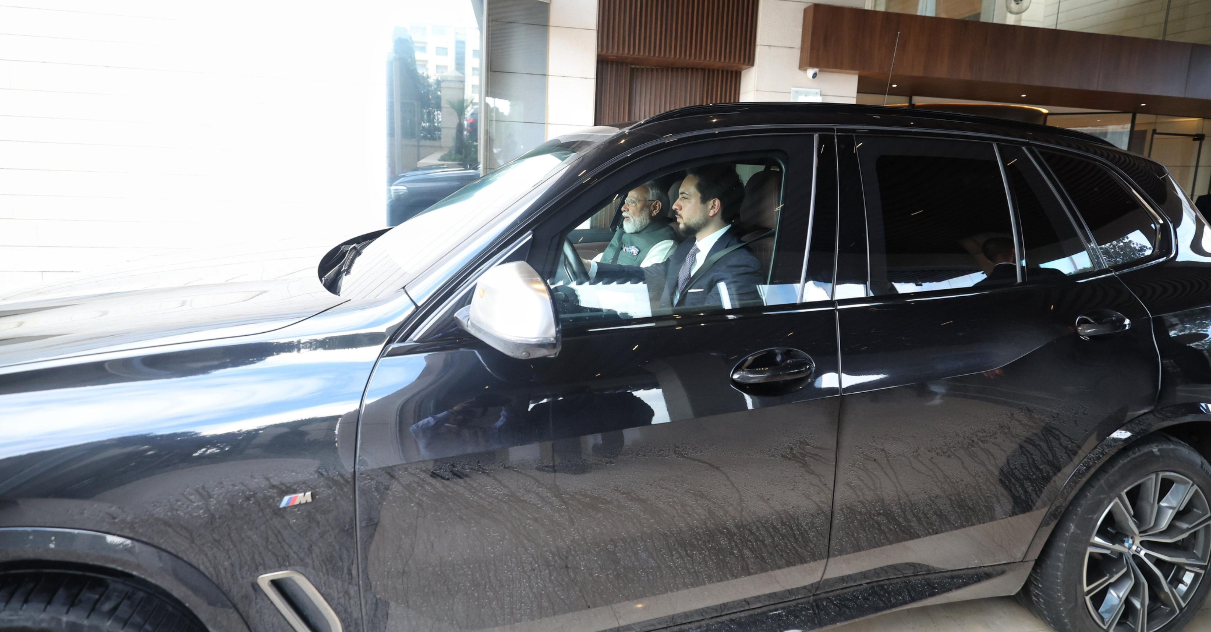 Photos: જૉર્ડનમાં PM મોદી માટે ખુદ ક્રાઉન પ્રિન્સે ચલાવી કાર, બંને દેશો વચ્ચે 5 કરાર 2 - image