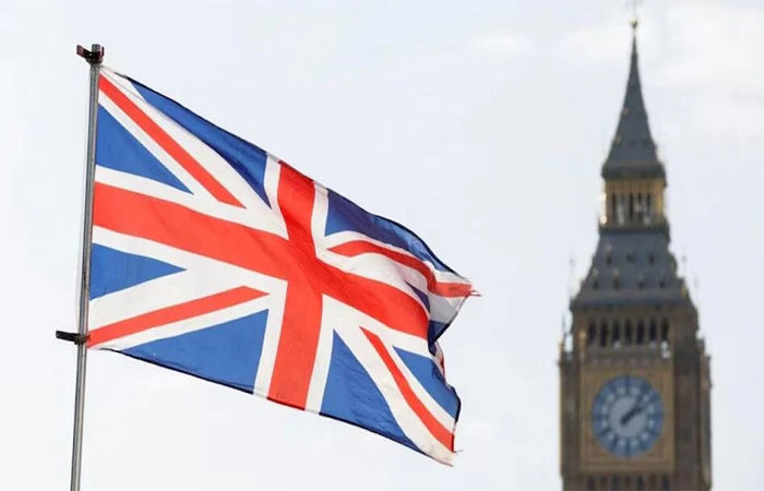 UK માં ઈમિગ્રન્ટ્સે PR માટે 5ની બદલે 10 વર્ષ રાહ જોવી પડશે, નવા પ્રસ્તાવથી ભારતીયોને થશે અસર 1 - image