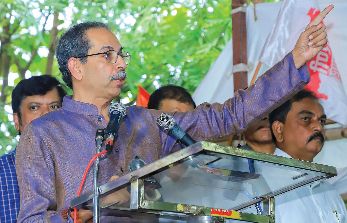 'કોઈ દિલ્હી ગયું અને કહ્યું પપ્પા મને માર્યો...', નામ લીધા વગર ઉદ્ધવ ઠાકરેનો એકનાથ શિંદે પર કટાક્ષ 1 - image