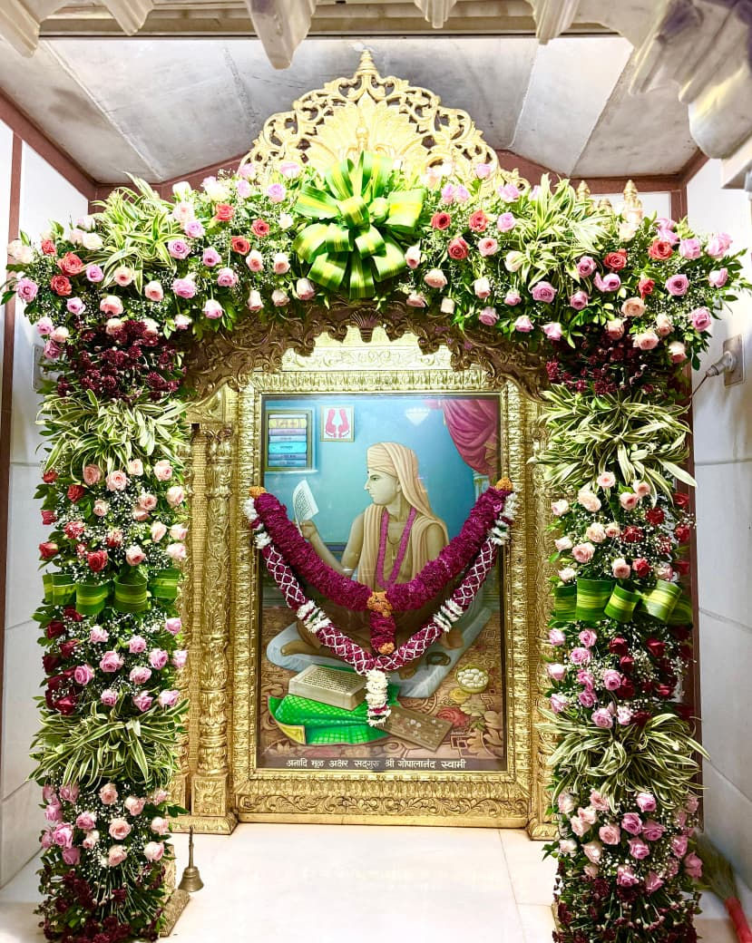 સાળંગપુરમાં દેવ દિવાળીએ દાદાને શણગાર, ડાયમંડ જડિત મયુરાકાર મુગટથી શોભી ઉઠ્યા કષ્ટભંજન દેવ 5 - image