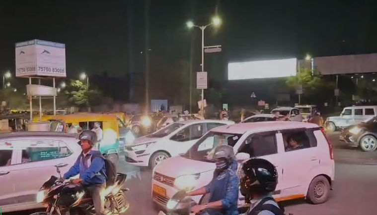 VIDEO: અમદાવાદના સુભાષ બ્રિજ પર તિરાડ પડતાં 5 દિવસ બંધ, ટ્રાફિક જામ સર્જાયો, જાણો વૈકલ્પિક રૂટ 4 - image