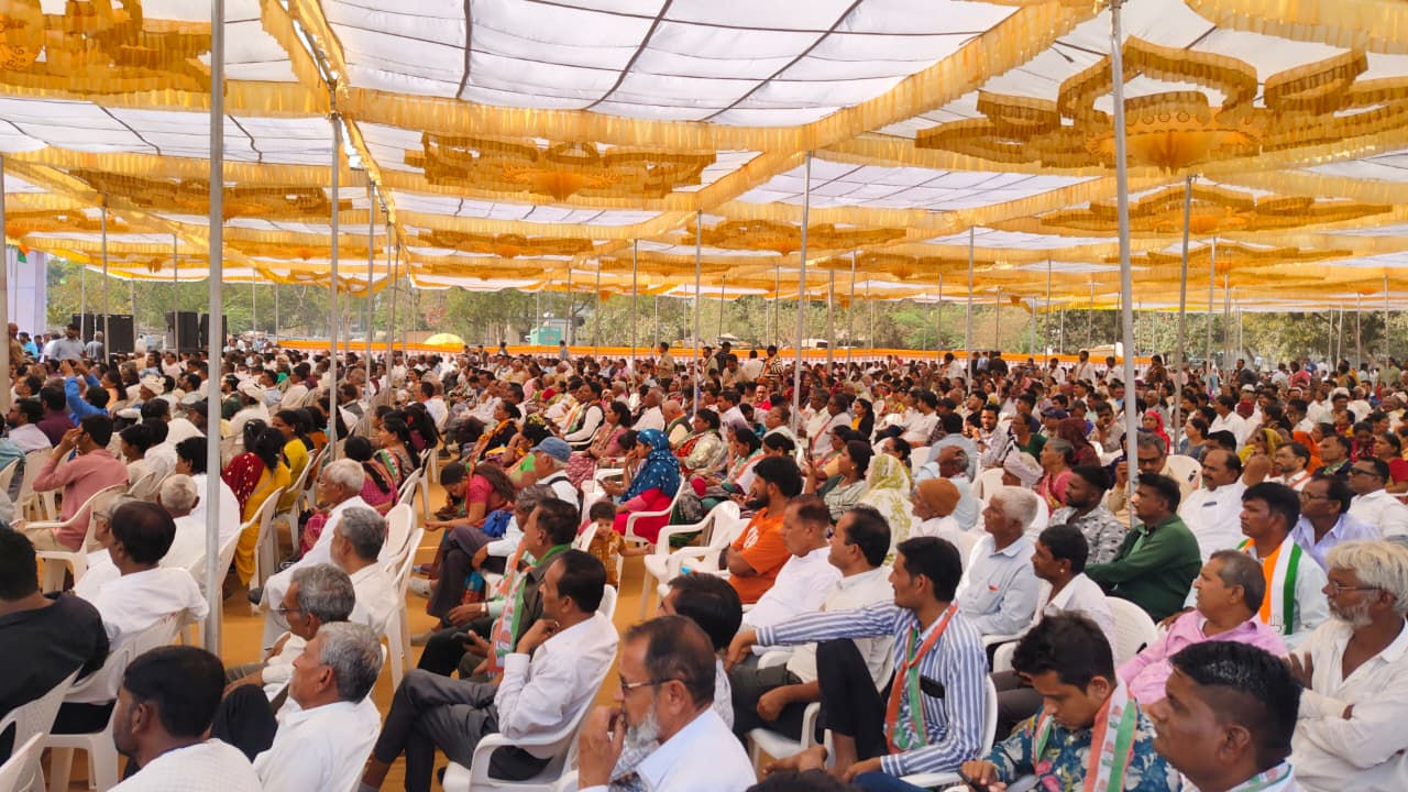 ગાંધીનગર: બજેટ સત્રના પ્રથમ દિવસે કોંગ્રેસનું શક્તિ પ્રદર્શન, 'મનરેગા બચાવો સંગ્રામ' મુદ્દે યોજી જન આક્રોશ સભા 2 - image