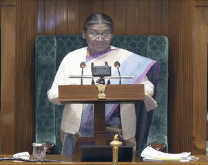 LIVE : સંસદમાં રાષ્ટ્રપતિ દ્રૌપદી મુર્મૂનું સંબોધન શરૂ, સ્પીકર બિરલા અને ચૂંટણી પંચને અભિનંદન પાઠવ્યા 1 - image