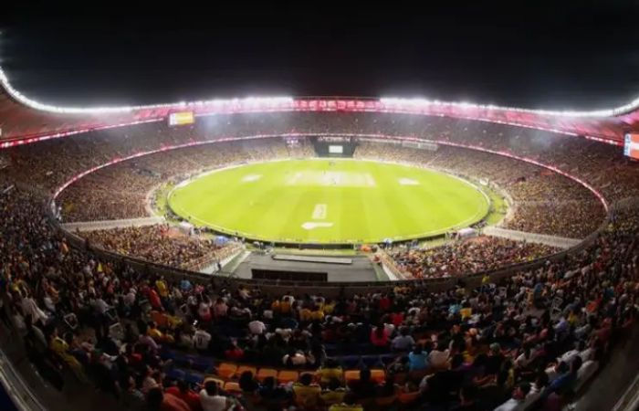 Husband wife illegally selling tickets for IPL final at rs 10000 nabbed by police