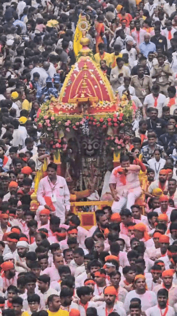 અમદાવાદમાં 148મી રથયાત્રા સંપન્ન: નગરચર્યા બાદ ત્રણેય રથ નિજ મંદિર પરત ફર્યા 10 - image