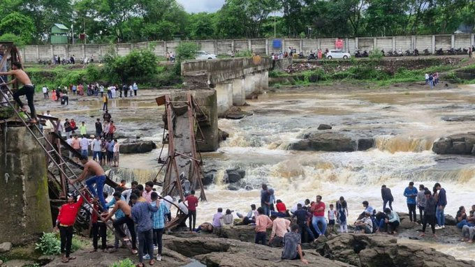 Bridge across Indrayani river near Pune collapses, at least 20 tourists swept away