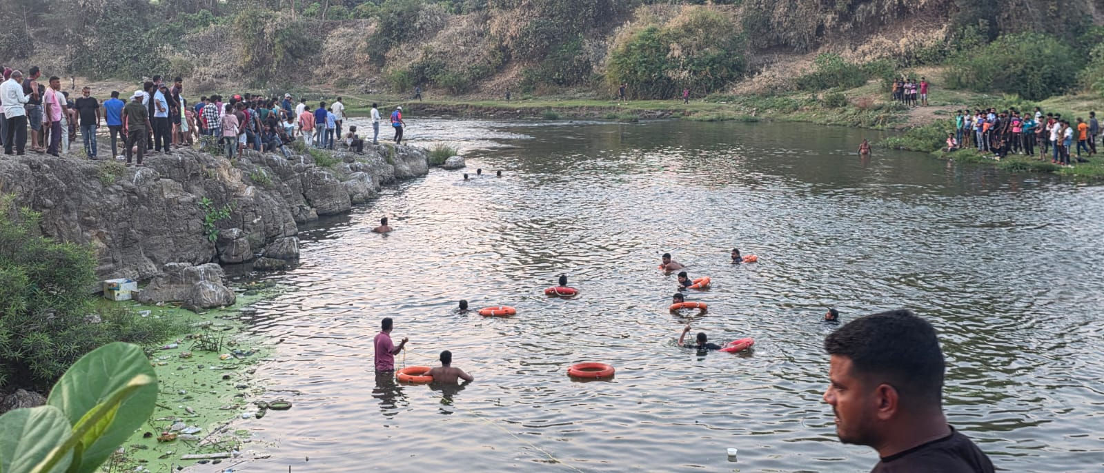 ધૂળેટીના પર્વે માતમ! અમદાવાદની સાબરમતી નદીમાં નાહવા પડેલા 4 યુવકોના ડૂબી જતા મોત, ગુજરાતમાં 20થી વધુના જીવ ગયા 2 - image