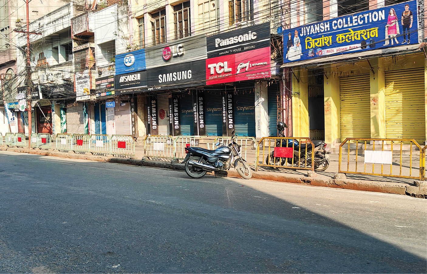 નેપાળમાં ધાર્મિક સ્થળ પાસે બબાલ, લાઠીચાર્જ બાદ બિરગંજ શહેરમાં કર્ફ્યૂ, સેનાને સોંપાયું સુકાન 2 - image