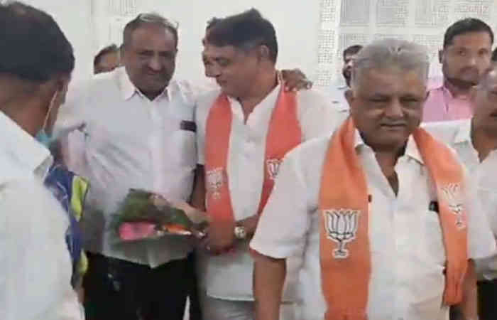 વડોદરા APMCના ચેરમેન વાઇસ ચેરમેન બિનહરીફ ચૂંટાયા, બંને સામે રિકવરીનો કેસ 1 - image