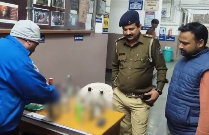 વડોદરાની MS યુનિવર્સિટીની બોયઝ હોસ્ટેલમાં પોલીસના દરોડા: દારૂની ખાલી બોટલો અને નશીલા પદાર્થોનો જથ્થો મળ્યો 1 - image