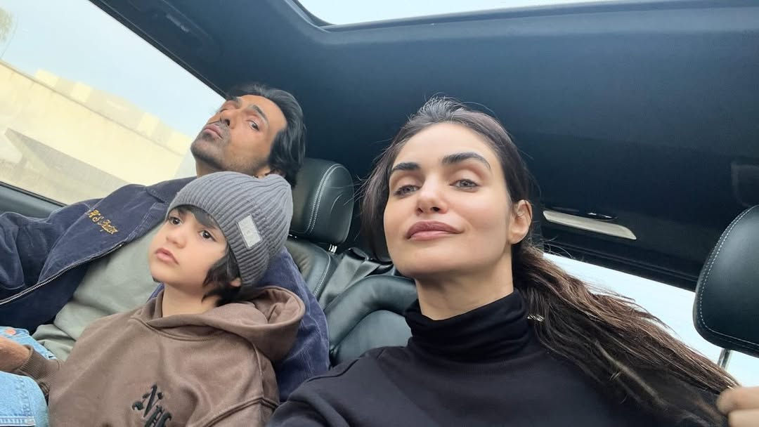 53 વર્ષનો દિગ્ગજ એક્ટર લગ્ન કર્યા વિના 2 બાળકનો પિતા, ગર્લફ્રેન્ડ સાથે સગાઈનો કર્યો ખુલાસો 2 - image