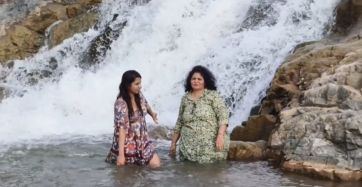 નાંદોદનો આ ધોધ રાજાએ બનાવડાવ્યો હતો, કુદરતી સૌંદર્ય જોઈ લોકો કહે છે - 'વાહ ક્યા સીન હૈ....' 4 - image