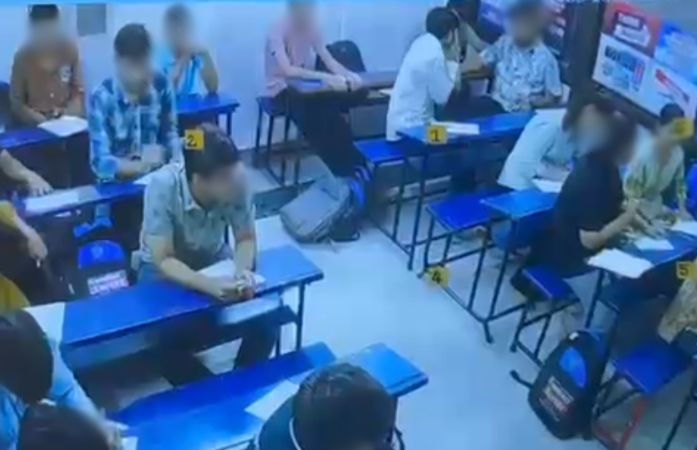 અમદાવાદ: બાપુનગરમાં ટ્યુશનમાં બેસવા જેવી નજીવી બાબતે ધોરણ 11ના વિદ્યાર્થી પર છરીથી હુમલો 1 - image