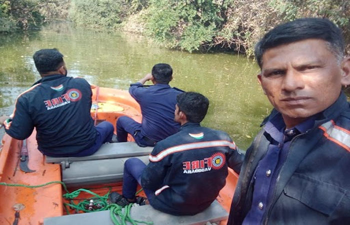 વડોદરા નજીક કામરોલ ગામે મહિલાને મગર ખેંચી ગયો, ફાયર બ્રિગેડની મદદ લીધી 1 - image