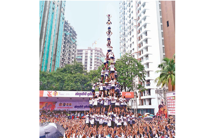 થાણેમાં 10 પિરામીડ રચી દહીહાંડીનો વિશ્વ વિક્રમ રચાયો 1 - image